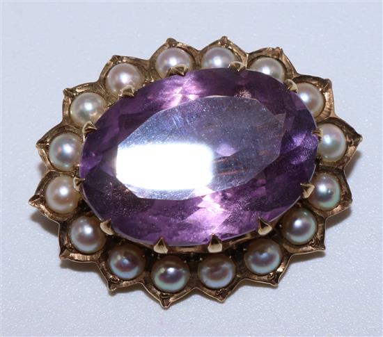 Amethyst and pearl oval cluster brooch, 9ct gold setting